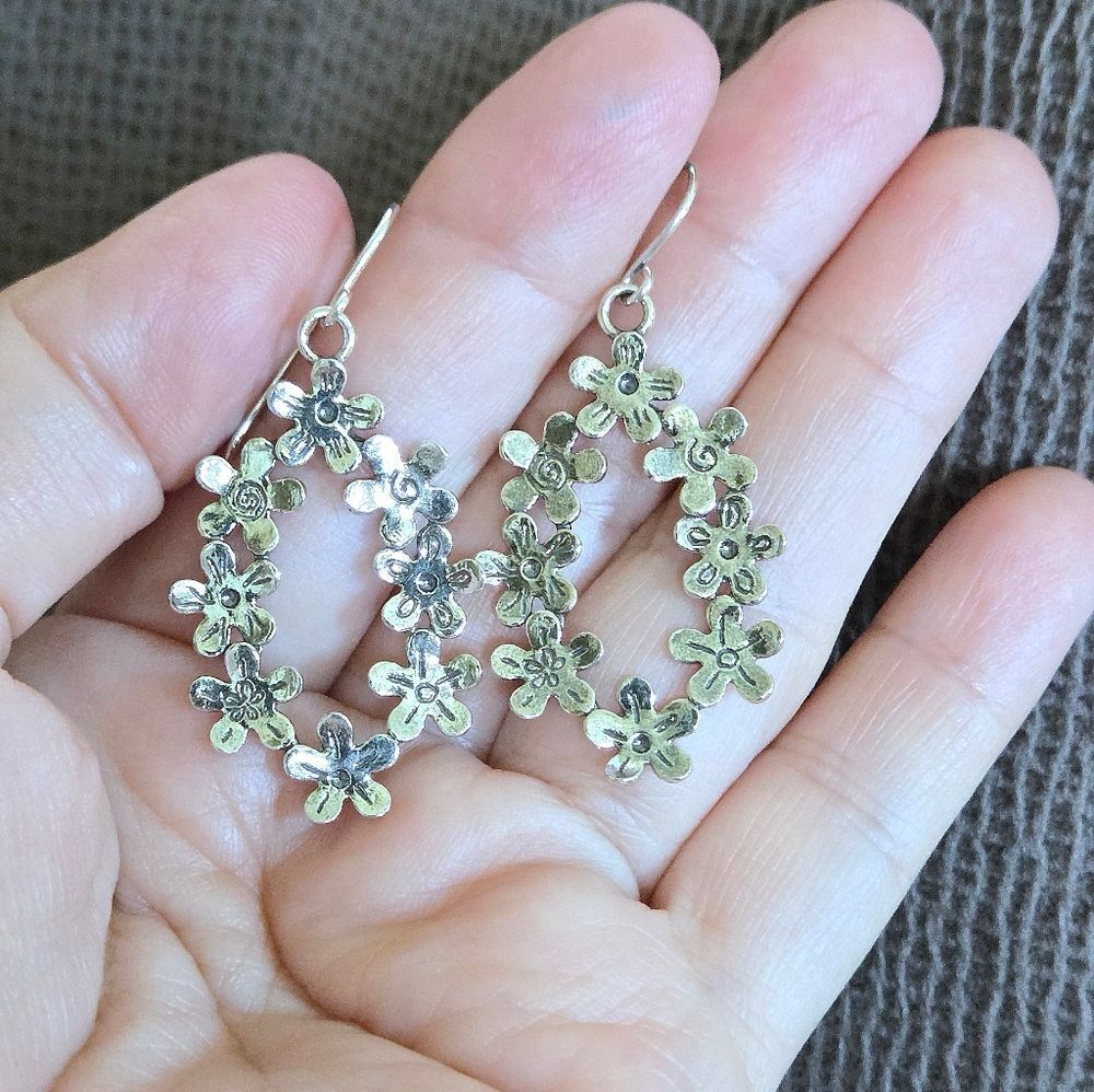 Noa Zuman Silver🤍 Floral🌸 Wreath Dangle Earrings - Picture 4 of 16